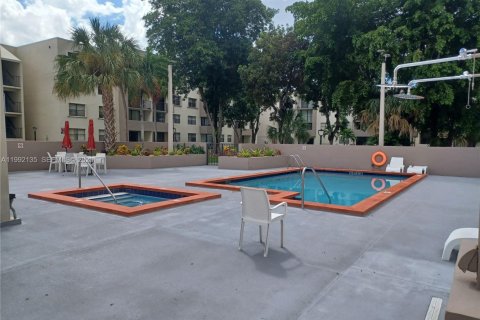 Condominio en alquiler en Miami, Florida, 2 dormitorios, 76.83 m2 № 2056725 - foto 21