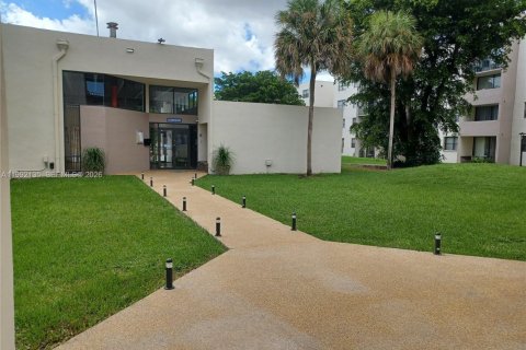 Condominio en alquiler en Miami, Florida, 2 dormitorios, 76.83 m2 № 2056725 - foto 6