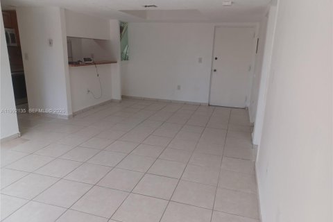 Condominio en alquiler en Miami, Florida, 2 dormitorios, 76.83 m2 № 2056725 - foto 7
