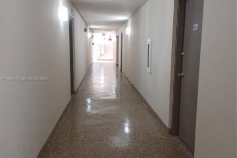 Condominio en alquiler en Miami, Florida, 2 dormitorios, 76.83 m2 № 2056725 - foto 5