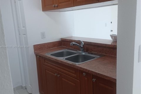 Condominio en alquiler en Miami, Florida, 2 dormitorios, 76.83 m2 № 2056725 - foto 15
