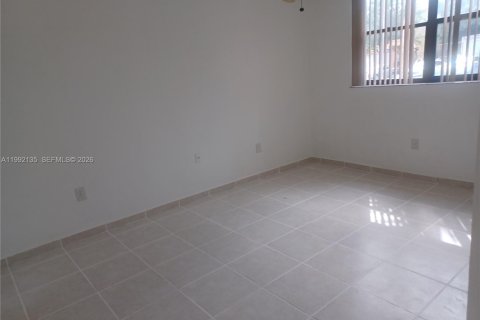Condominio en alquiler en Miami, Florida, 2 dormitorios, 76.83 m2 № 2056725 - foto 9