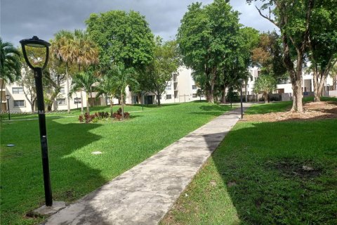 Condominio en alquiler en Miami, Florida, 2 dormitorios, 76.83 m2 № 2056725 - foto 19