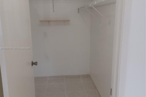 Condominio en alquiler en Miami, Florida, 2 dormitorios, 76.83 m2 № 2056725 - foto 12
