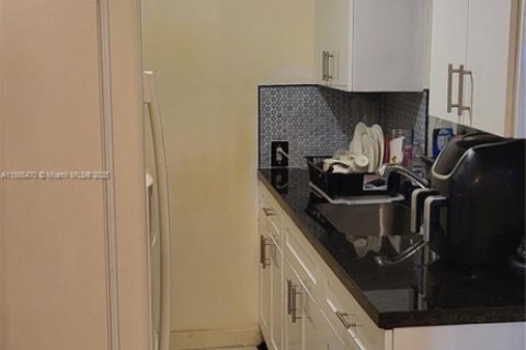 Villa ou maison à vendre à North Miami Beach, Floride: 3 chambres, 111.85 m2 № 1897623 - photo 8