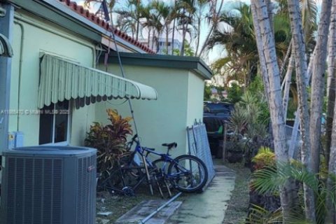 Villa ou maison à vendre à North Miami Beach, Floride: 3 chambres, 111.85 m2 № 1897623 - photo 21
