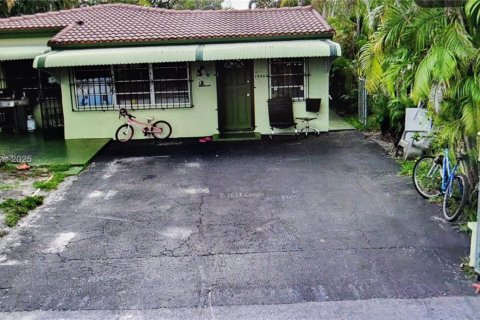 Villa ou maison à vendre à North Miami Beach, Floride: 3 chambres, 111.85 m2 № 1897623 - photo 1