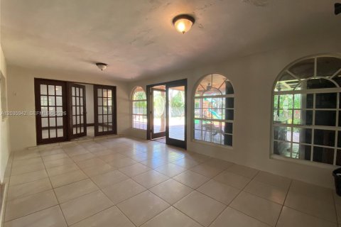 Villa ou maison à louer à Weston, Floride: 5 chambres, 282.42 m2 № 2085564 - photo 15