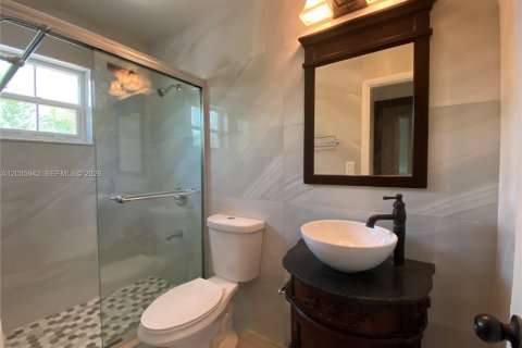 Villa ou maison à louer à Weston, Floride: 5 chambres, 282.42 m2 № 2085564 - photo 16