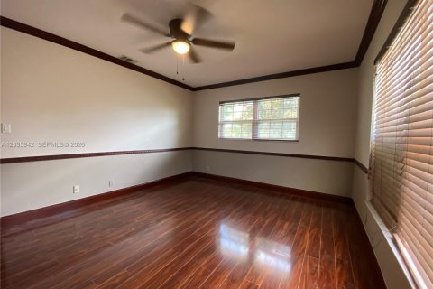 Villa ou maison à louer à Weston, Floride: 5 chambres, 282.42 m2 № 2085564 - photo 5