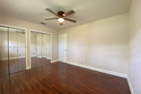 Villa ou maison à louer à Weston, Floride: 5 chambres, 282.42 m2 № 2085564 - photo 20