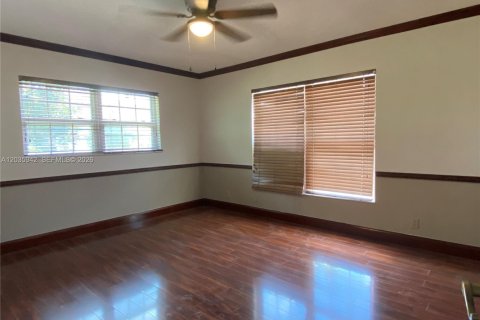 Villa ou maison à louer à Weston, Floride: 5 chambres, 282.42 m2 № 2085564 - photo 7
