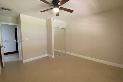 Villa ou maison à louer à Weston, Floride: 5 chambres, 282.42 m2 № 2085564 - photo 17