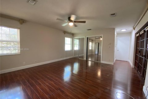 Villa ou maison à louer à Weston, Floride: 5 chambres, 282.42 m2 № 2085564 - photo 6