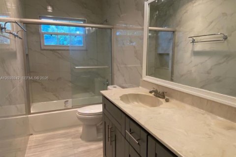 Villa ou maison à louer à Weston, Floride: 5 chambres, 282.42 m2 № 2085564 - photo 9