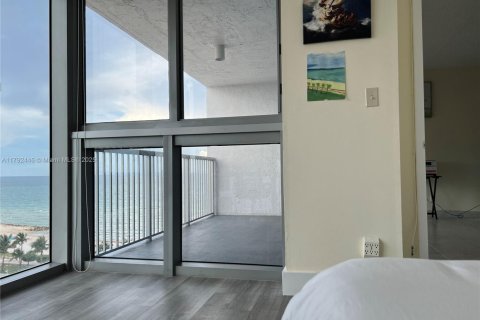 Condo in Miami Beach, Florida, 2 bedrooms  № 1877622 - photo 1