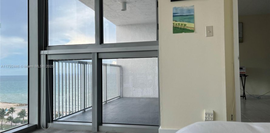 Condo in Miami Beach, Florida, 2 bedrooms № 1877622