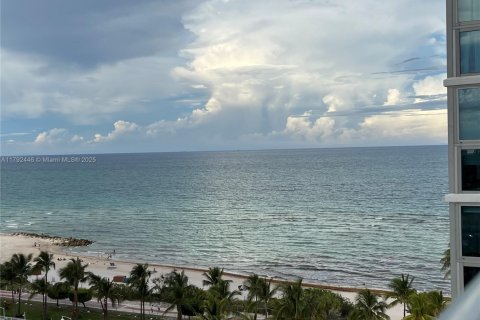 Condo in Miami Beach, Florida, 2 bedrooms  № 1877622 - photo 10