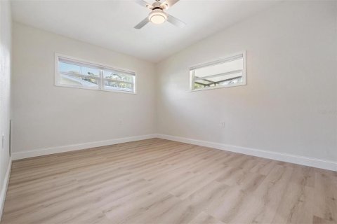 Casa en venta en Saint Petersburg, Florida, 4 dormitorios, 195.09 m2 № 1802931 - foto 13