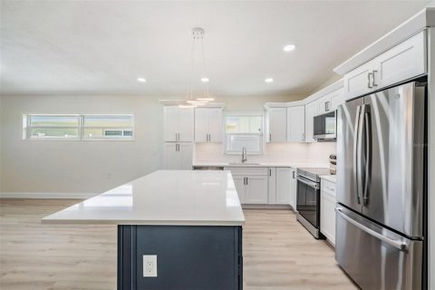 Casa en venta en Saint Petersburg, Florida, 4 dormitorios, 195.09 m2 № 1802931 - foto 16
