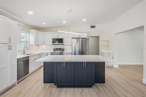 Casa en venta en Saint Petersburg, Florida, 4 dormitorios, 195.09 m2 № 1802931 - foto 2