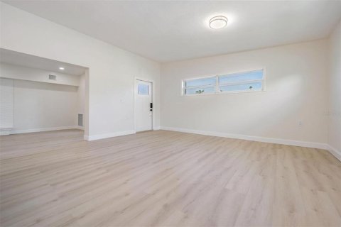 Casa en venta en Saint Petersburg, Florida, 4 dormitorios, 195.09 m2 № 1802931 - foto 19