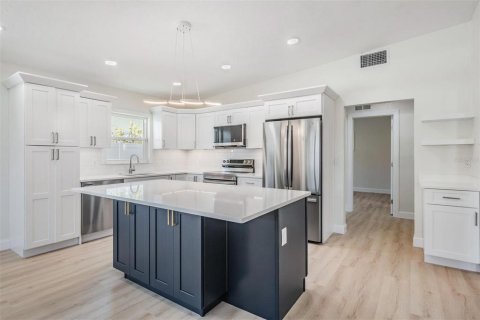 Casa en venta en Saint Petersburg, Florida, 4 dormitorios, 195.09 m2 № 1802931 - foto 17