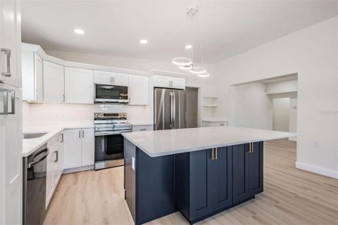 Casa en venta en Saint Petersburg, Florida, 4 dormitorios, 195.09 m2 № 1802931 - foto 18