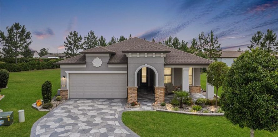 House in Ocala, Florida 2 bedrooms, 192.49 sq.m. № 2226648