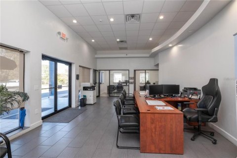 Propiedad comercial en venta en Gainesville, Florida, 398.55 m2 № 2312335 - foto 8