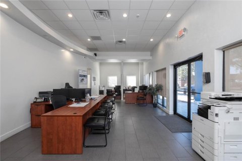 Propiedad comercial en venta en Gainesville, Florida, 398.55 m2 № 2312335 - foto 5