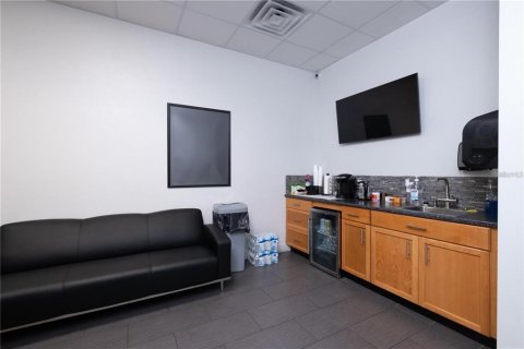 Propiedad comercial en venta en Gainesville, Florida, 398.55 m2 № 2312335 - foto 13
