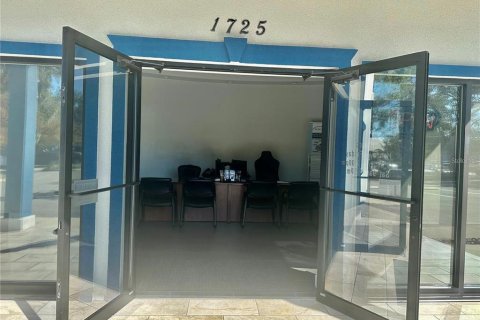 Propiedad comercial en venta en Gainesville, Florida, 398.55 m2 № 2312335 - foto 10