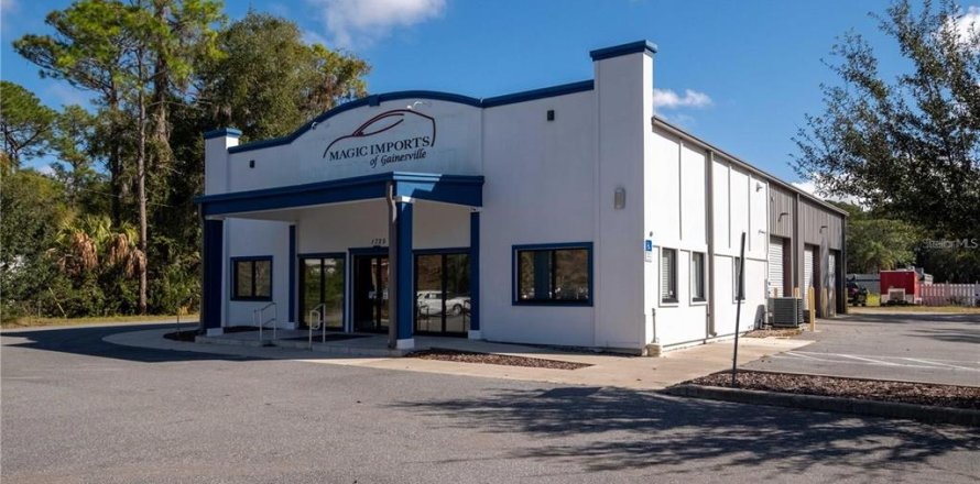 Propiedad comercial en Gainesville, Florida 398.55 m2 № 2312335