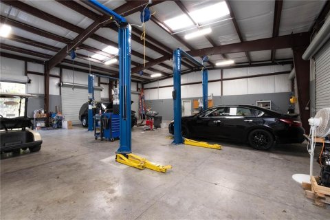 Propiedad comercial en venta en Gainesville, Florida, 398.55 m2 № 2312335 - foto 19