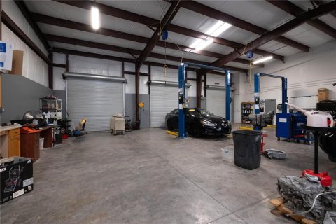 Propiedad comercial en venta en Gainesville, Florida, 398.55 m2 № 2312335 - foto 23