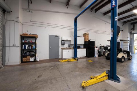 Propiedad comercial en venta en Gainesville, Florida, 398.55 m2 № 2312335 - foto 20