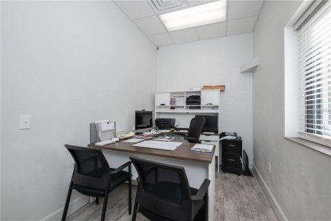 Propiedad comercial en venta en Gainesville, Florida, 398.55 m2 № 2312335 - foto 7