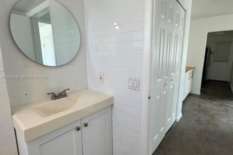 Снять в аренду кондоминиум в Норт-Бей-Виллидж, Флорида 1 спальня, 62.43м2, № 2006482 - фото 5