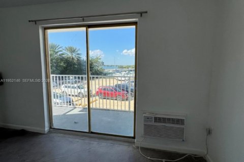Снять в аренду кондоминиум в Норт-Бей-Виллидж, Флорида 1 спальня, 62.43м2, № 2006482 - фото 3
