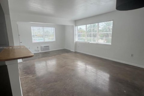 Снять в аренду кондоминиум в Норт-Бей-Виллидж, Флорида 1 спальня, 62.43м2, № 2006482 - фото 2