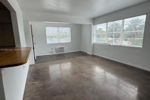 Снять в аренду кондоминиум в Норт-Бей-Виллидж, Флорида 1 спальня, 62.43м2, № 2006482 - фото 11