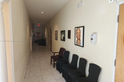 Propiedad comercial en venta en North Miami, Florida № 1864901 - foto 5