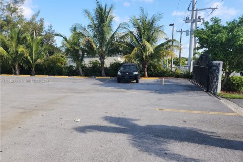 Propiedad comercial en venta en North Miami, Florida № 1864901 - foto 12