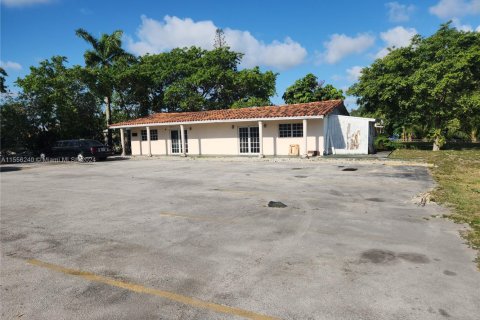 Propiedad comercial en venta en North Miami, Florida № 1864901 - foto 11