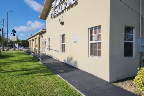 Propiedad comercial en venta en North Miami, Florida № 1864901 - foto 2