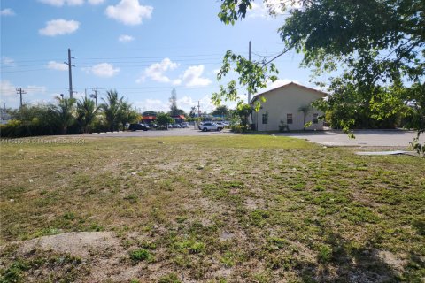 Propiedad comercial en venta en North Miami, Florida № 1864901 - foto 10