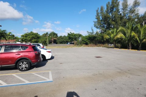 Propiedad comercial en venta en North Miami, Florida № 1864901 - foto 13