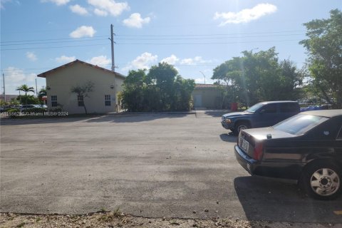 Propiedad comercial en venta en North Miami, Florida № 1864901 - foto 9