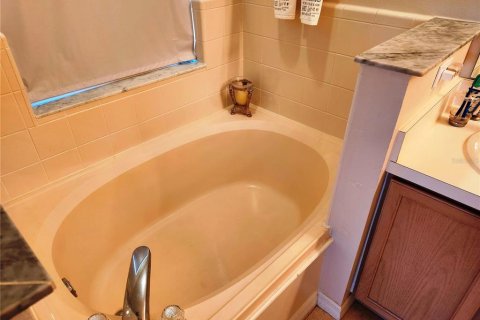 House in Kissimmee, Florida 3 bedrooms, 167.41 sq.m. № 1634507 - photo 12